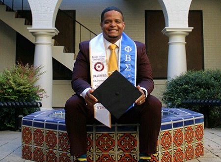 Estudiante de Texas State University finalizó pasantía académica en el Centro de Estudios Medievales UGM