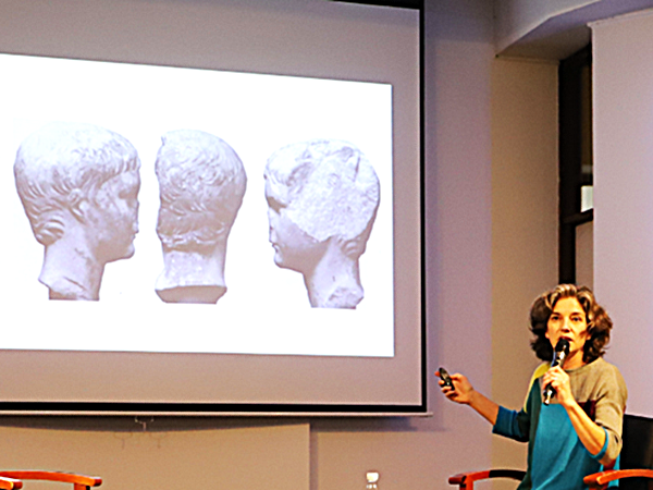 La artista y escultora Francisca Sánchez expuso sobre su trabajo en charla con Escuela de Arquitectura UGM